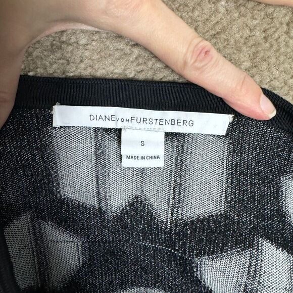 Diane Von Furstenberg Flote Mini Skirt Size Small Black/White Hounds Check Knit - Picture 8 of 11